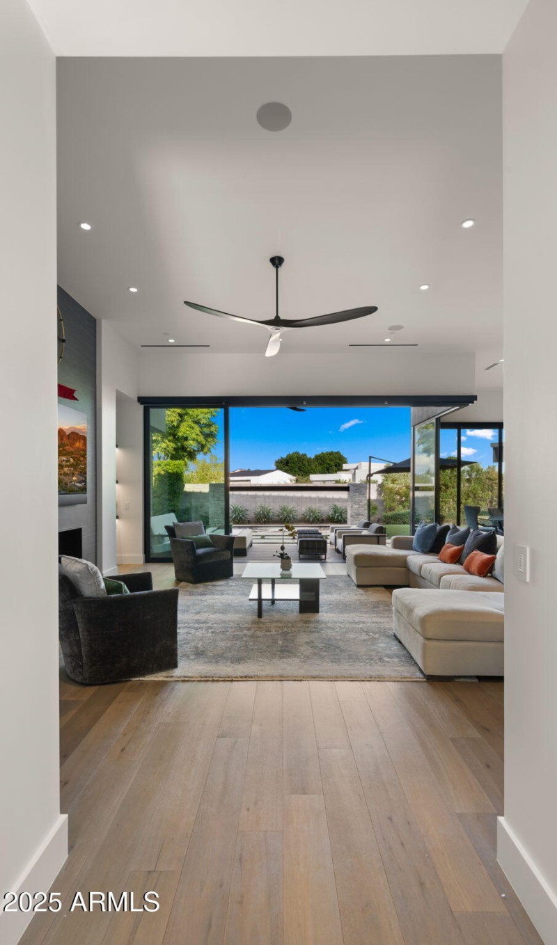 63-web-or-mls-Great Room