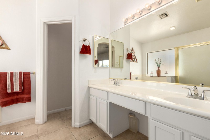 16 Master Bathroom