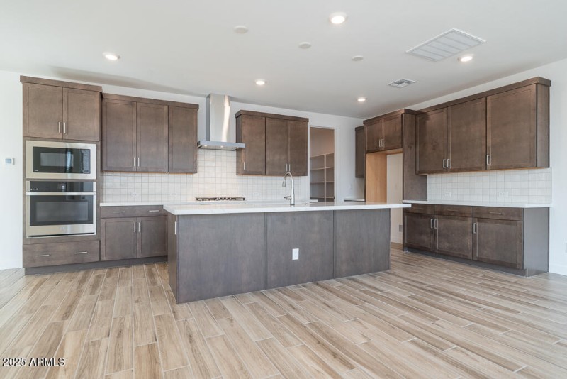 Tri Pointe Waterston Central 110 - Kitch