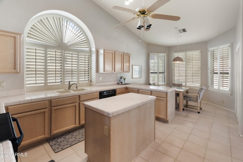 Seprate exit to rearyard