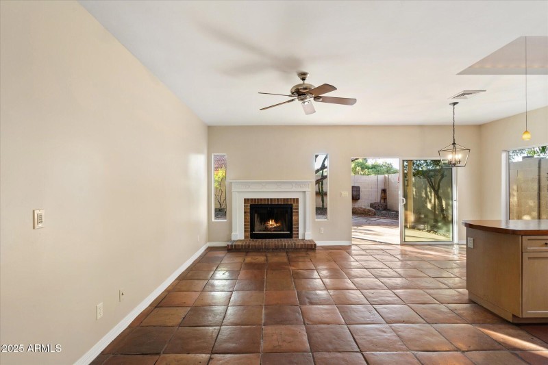 Family Room w/ Cpzy Fireplace