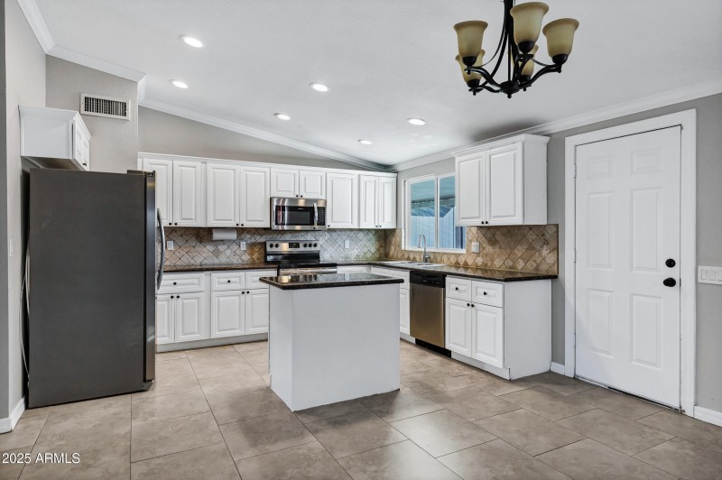 1605 West Mariposa Dr-7