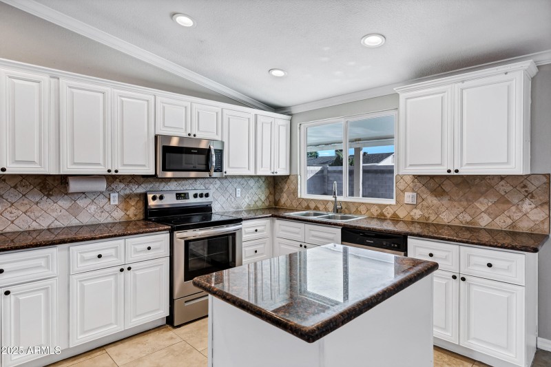 1605 West Mariposa Dr-9