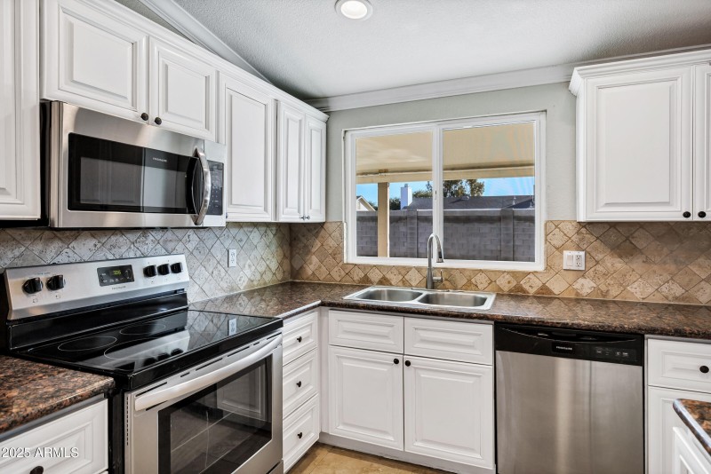 1605 West Mariposa Dr-10