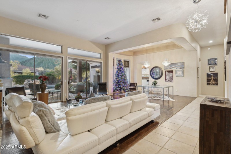 12-web-or-mls-11935-e-parkview-ln