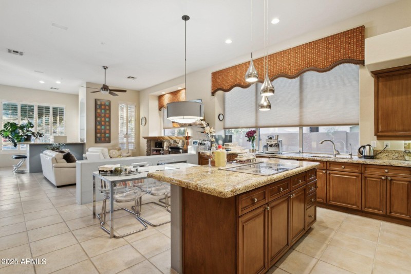 19-web-or-mls-11935-e-parkview-ln