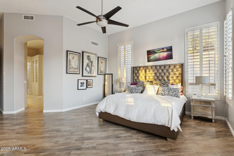 26-web-or-mls-11935-e-parkview-ln