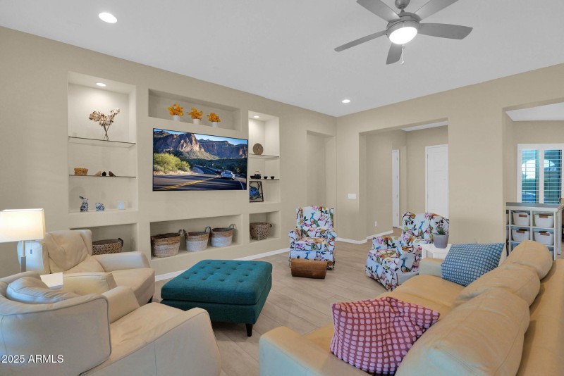 7794 Willow - 09Family Room