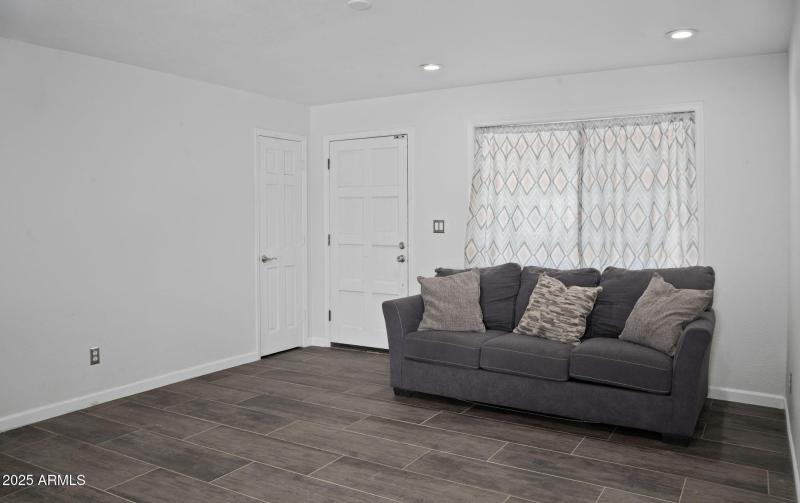 2-web-or-mls-_TMR6209