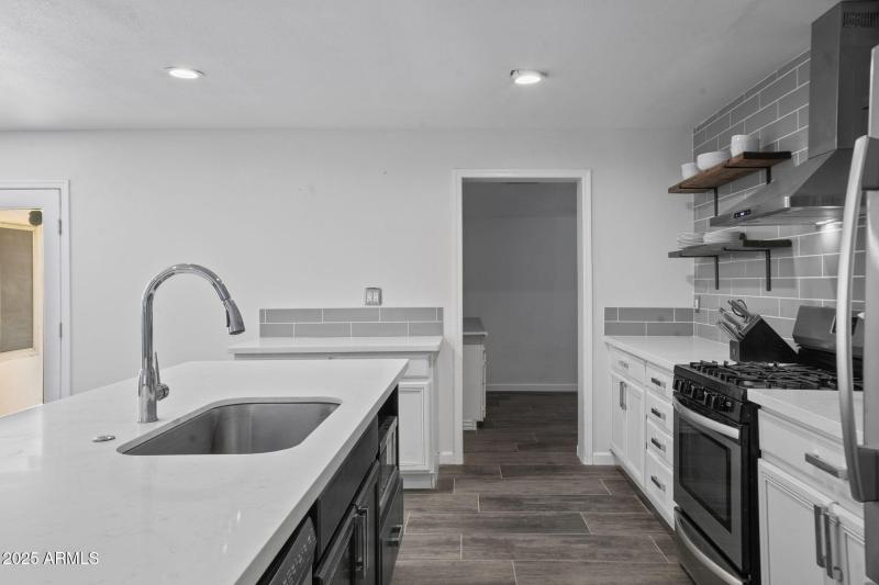 9-web-or-mls-_TMR6266