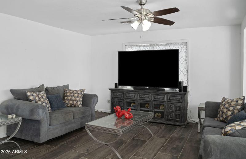 14-web-or-mls-_TMR6326