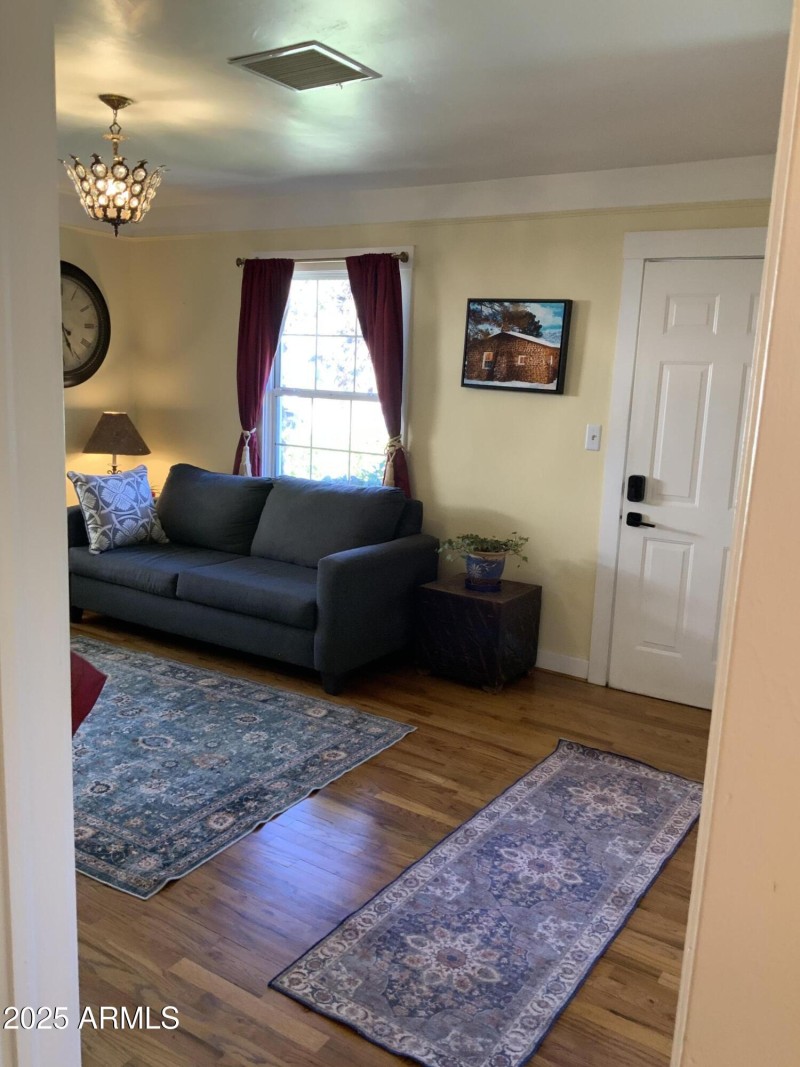 F43F93F1-37F2-49A7-B219-01BBC56778E0