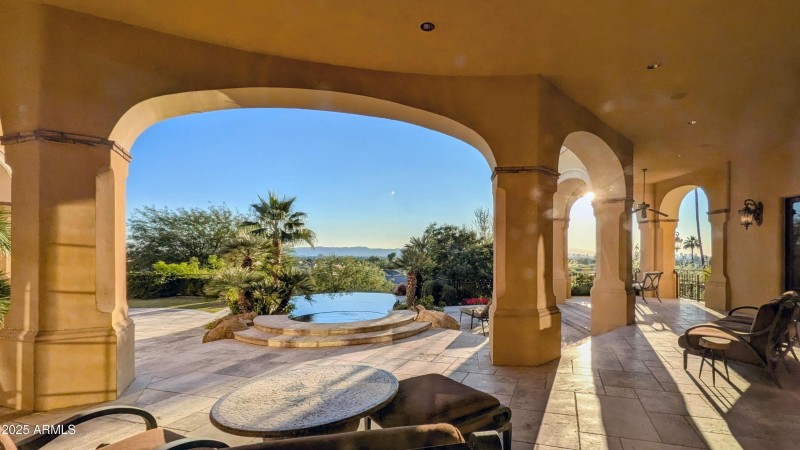 CAMELBACK MOUNTAIN HILLSIDE 1-Level Home