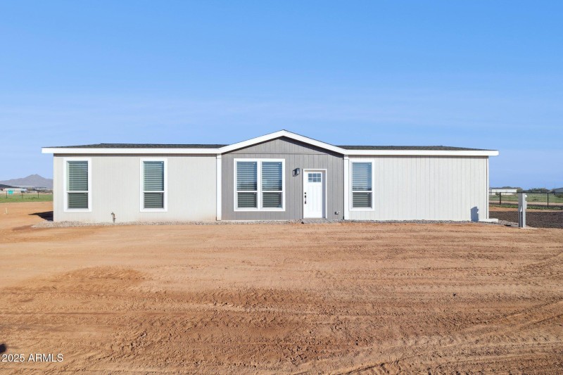 1-web-or-mls-18110-n-amelia-dr