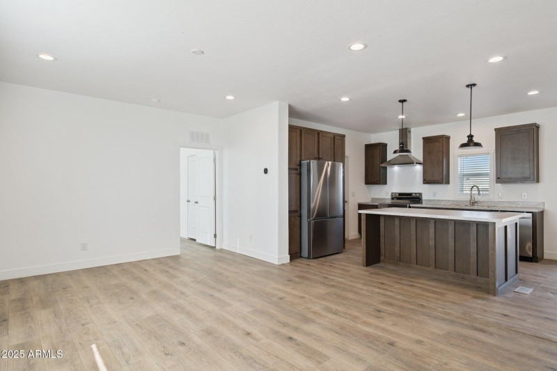 3-web-or-mls-18110-n-amelia-dr