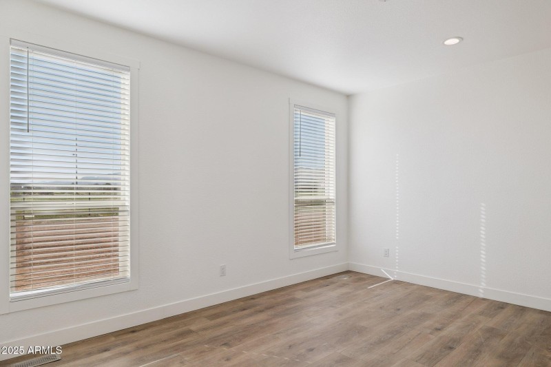 15-web-or-mls-18110-n-amelia-dr