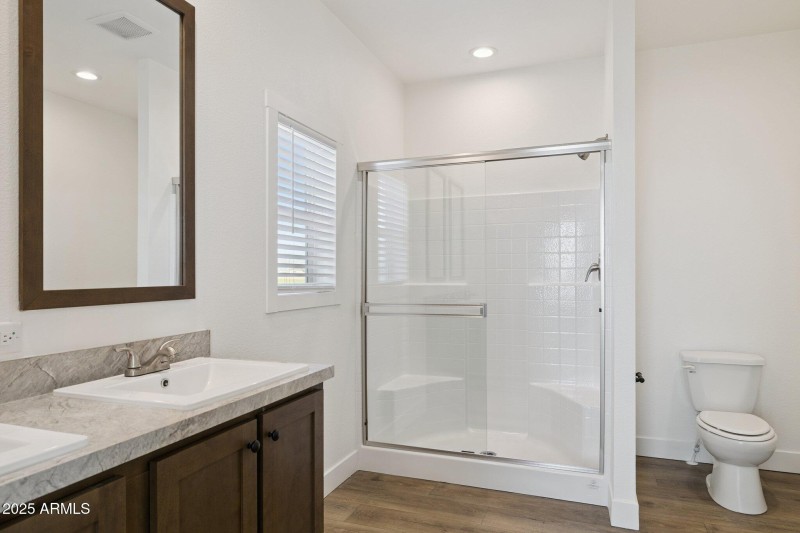 16-web-or-mls-18110-n-amelia-dr