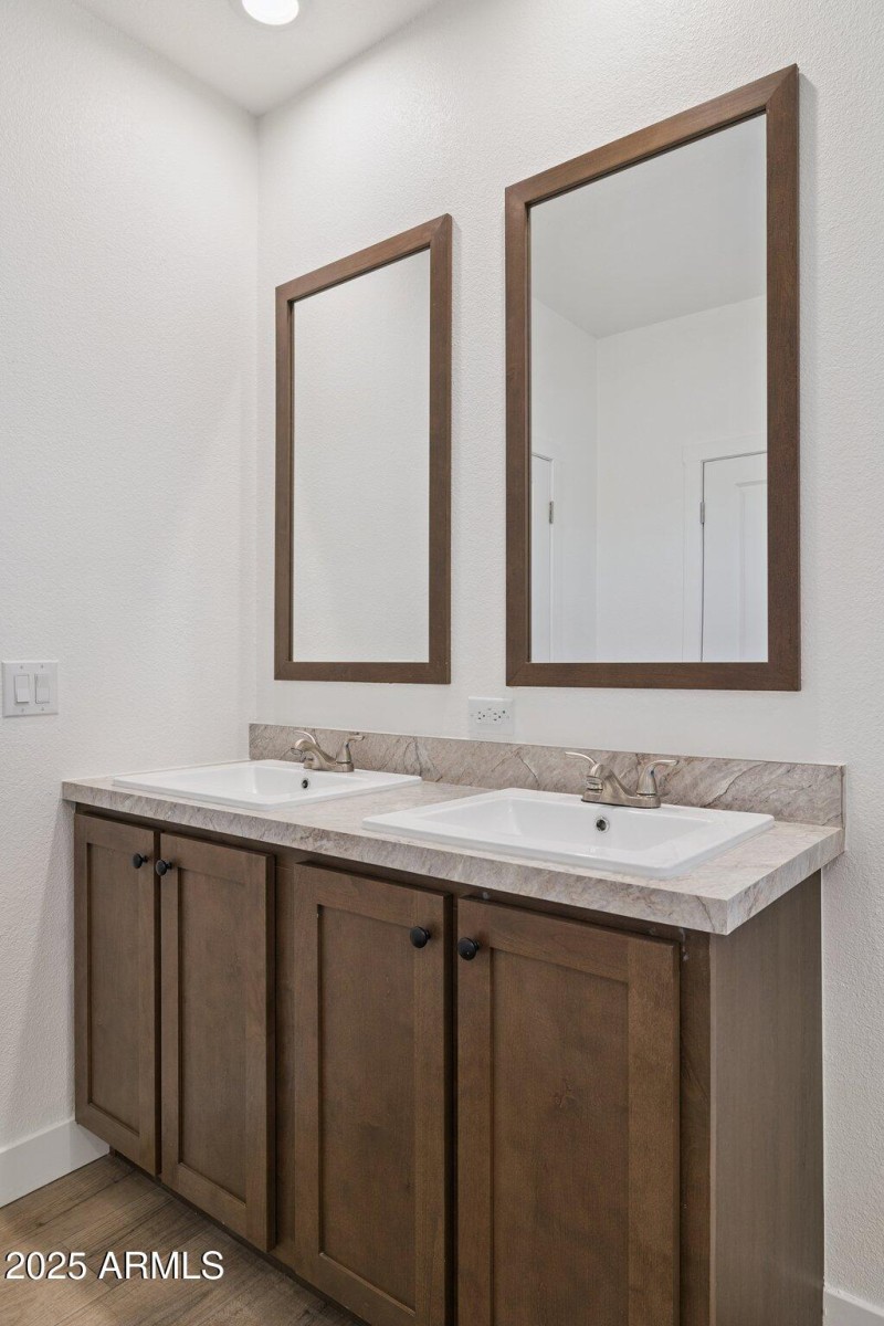 18-web-or-mls-18110-n-amelia-dr