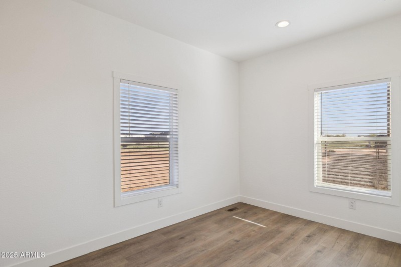 27-web-or-mls-18110-n-amelia-dr