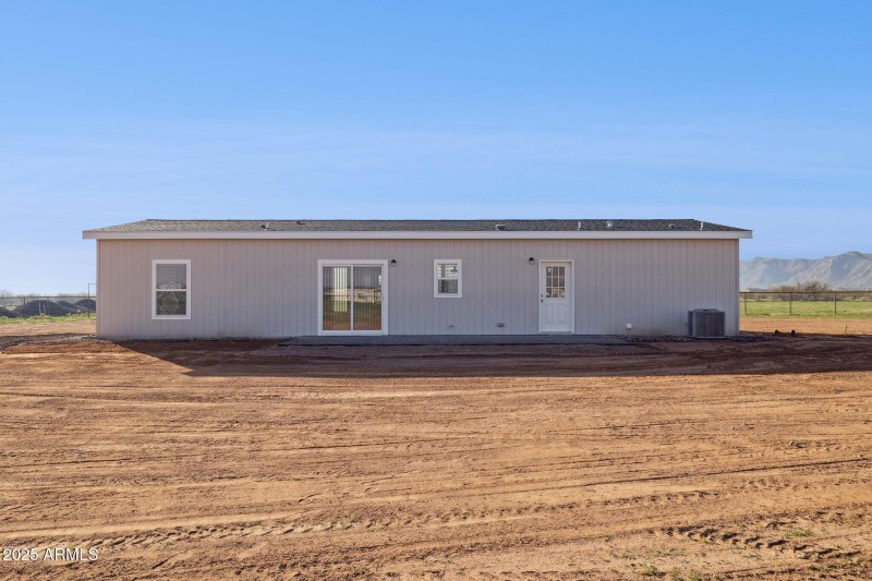 32-web-or-mls-18110-n-amelia-dr