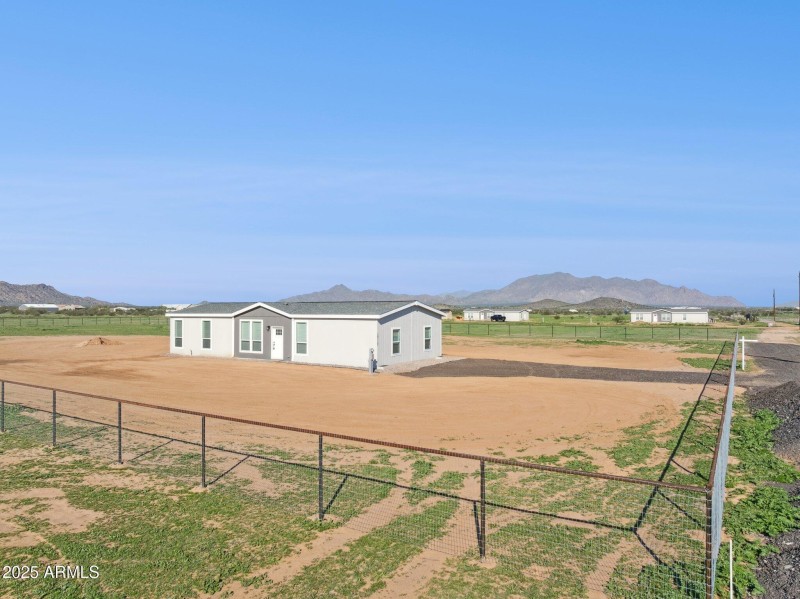 35-web-or-mls-18110-n-amelia-dr