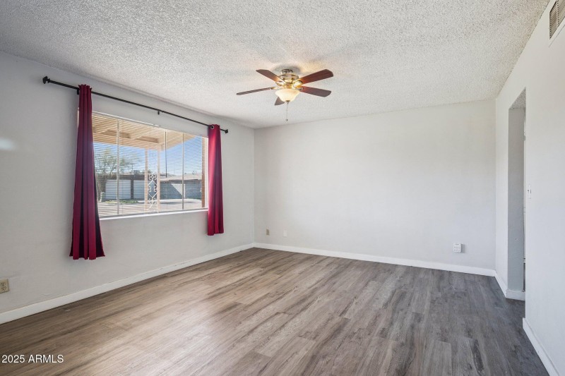 6-web-or-mls-528-e-laurel-dr