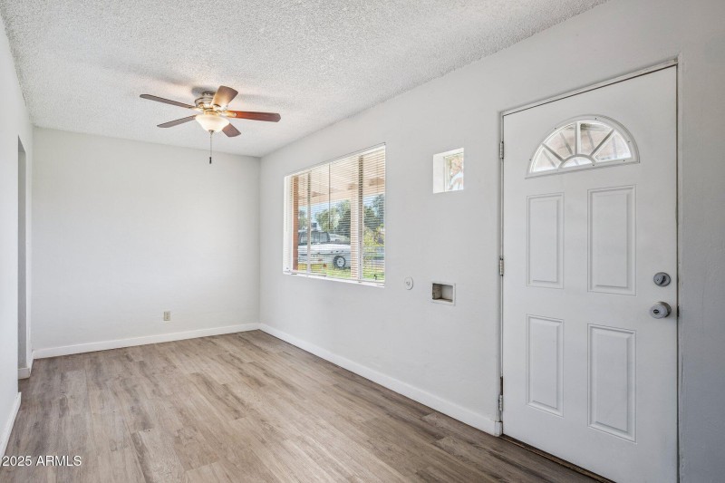 9-web-or-mls-528-e-laurel-dr