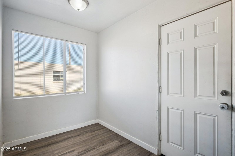 13-web-or-mls-528-e-laurel-dr