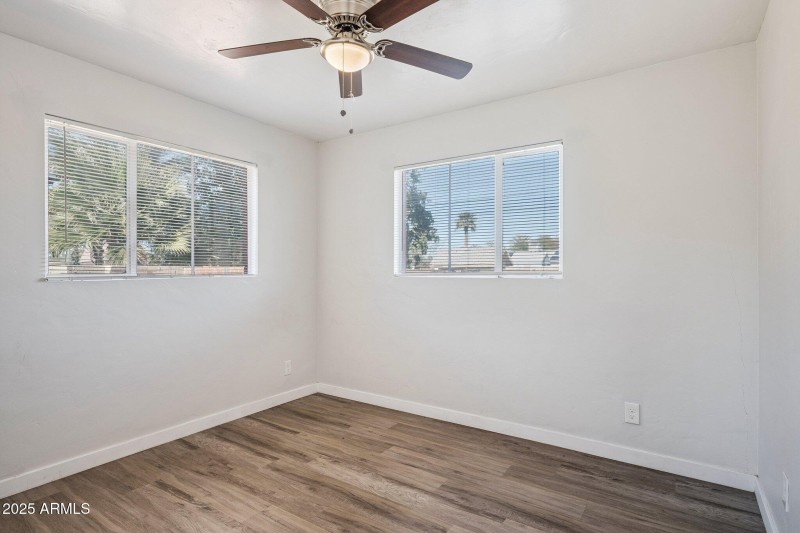 18-web-or-mls-528-e-laurel-dr