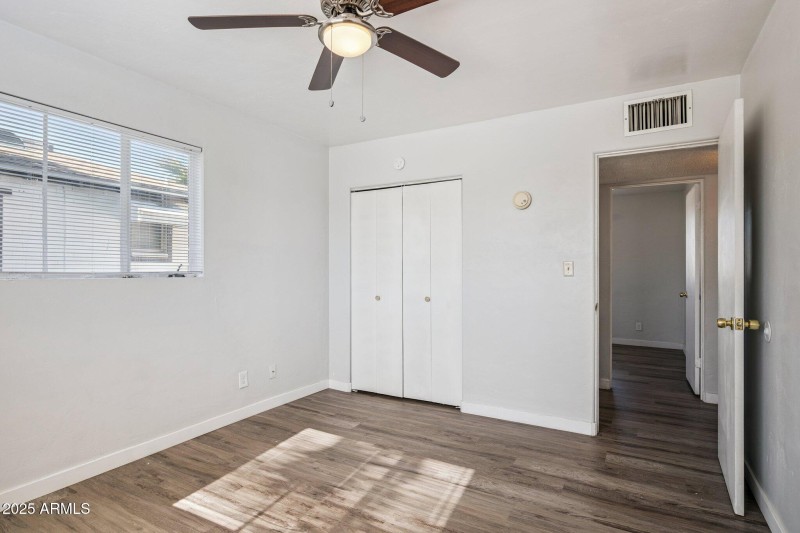 23-web-or-mls-528-e-laurel-dr