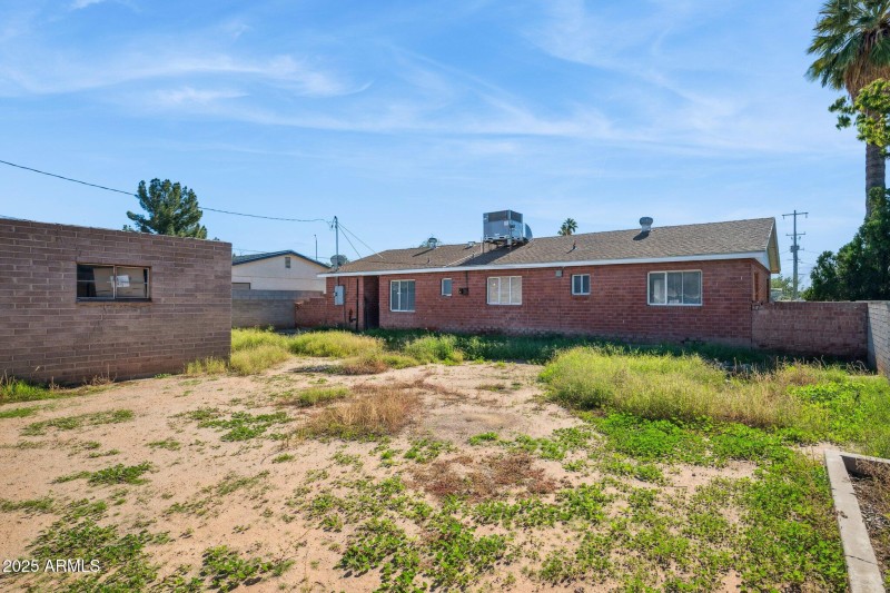 26-web-or-mls-528-e-laurel-dr