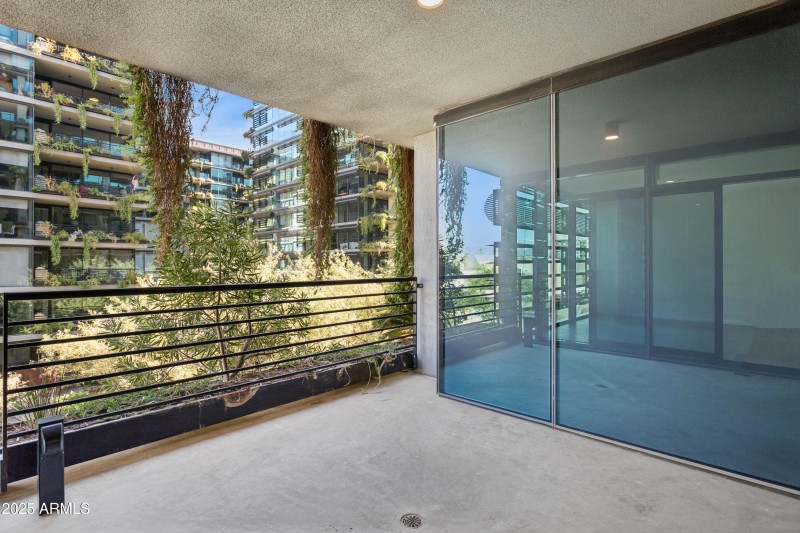 Spacious Covered Patio