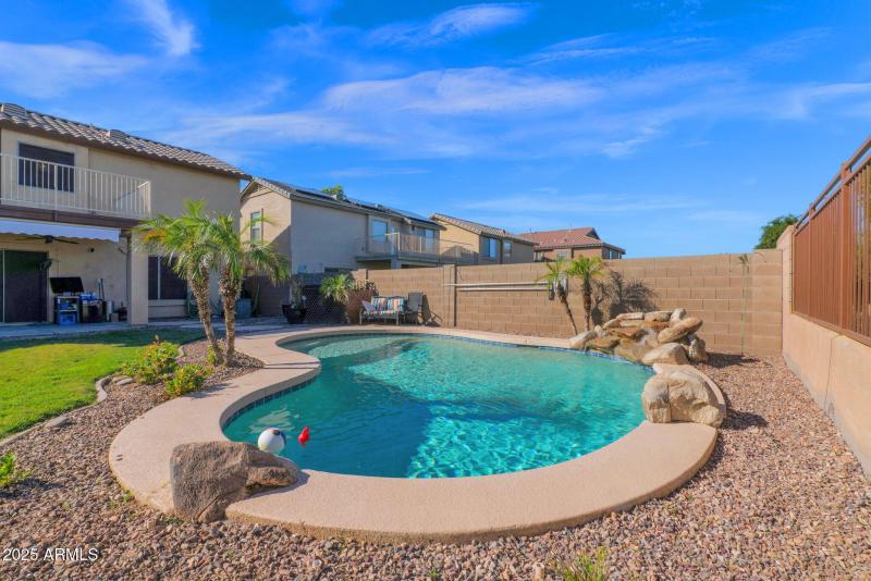 47-web-or-mls-P1393590