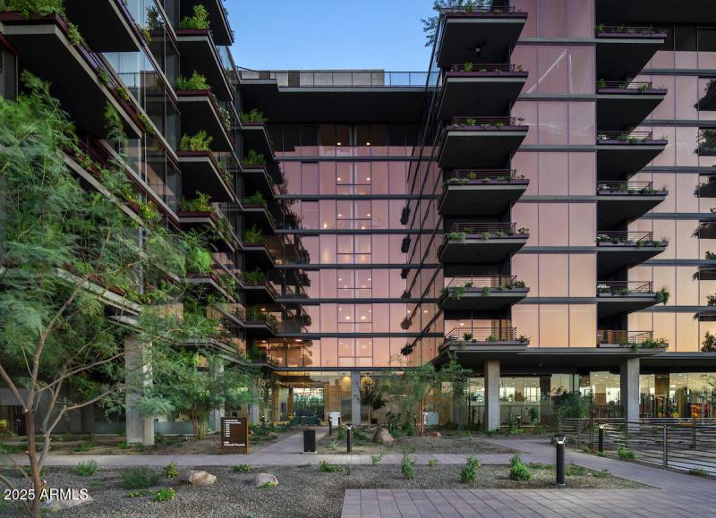 2 Ground Level Entrance