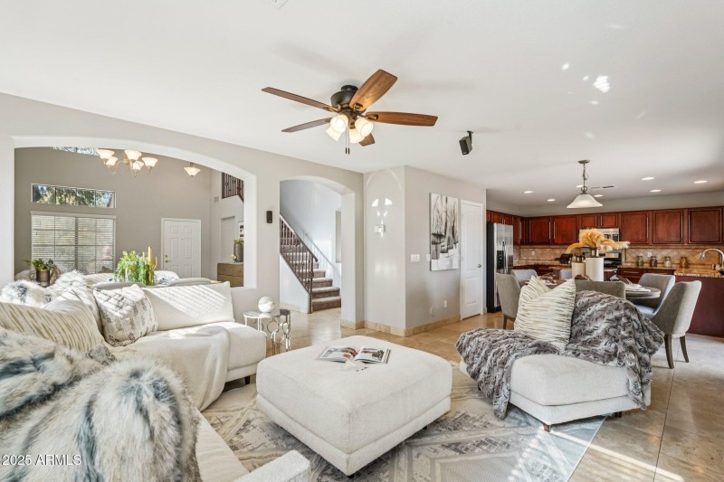 9-web-or-mls-N 63rd Dr-S0412-009