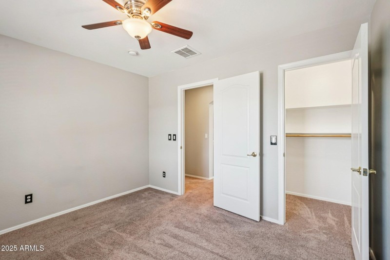 33-web-or-mls-N 63rd Dr-S0412-033