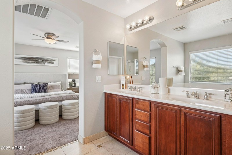 40-web-or-mls-N 63rd Dr-S0412-040