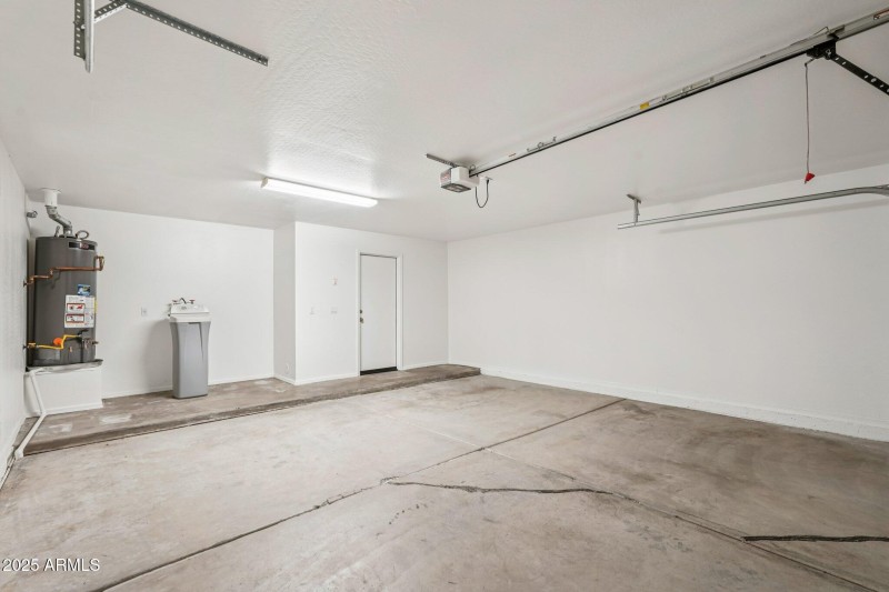 42-web-or-mls-N 63rd Dr-S0412-042