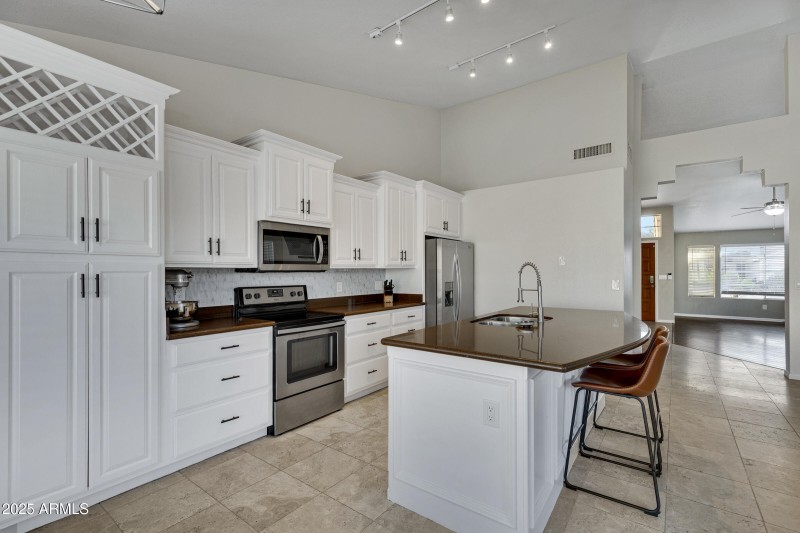 3834 E Windsong Dr-15