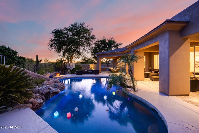 Backyard / Pool