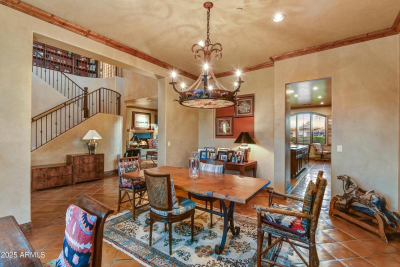 17-Dining to Kitchen