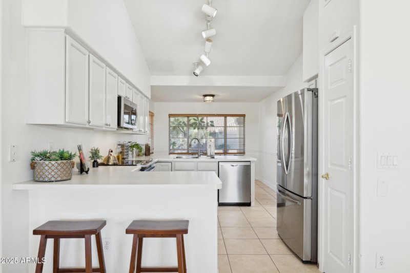 8-web-or-mls-28826-n-45th-st