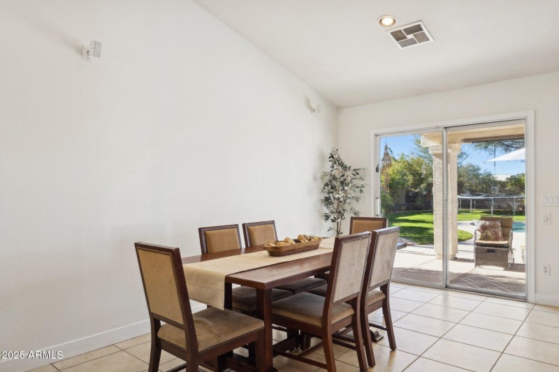 11-web-or-mls-28826-n-45th-st