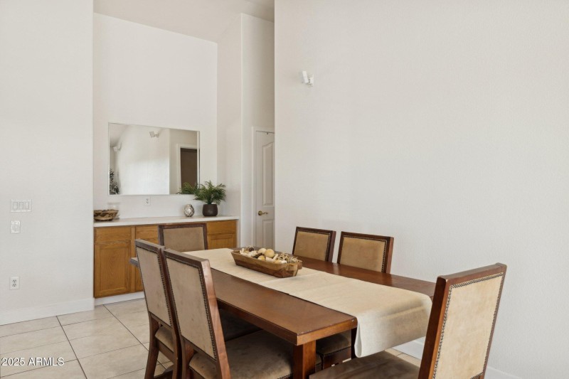 12-web-or-mls-28826-n-45th-st