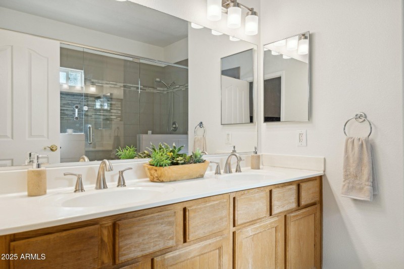 19-web-or-mls-28826-n-45th-st