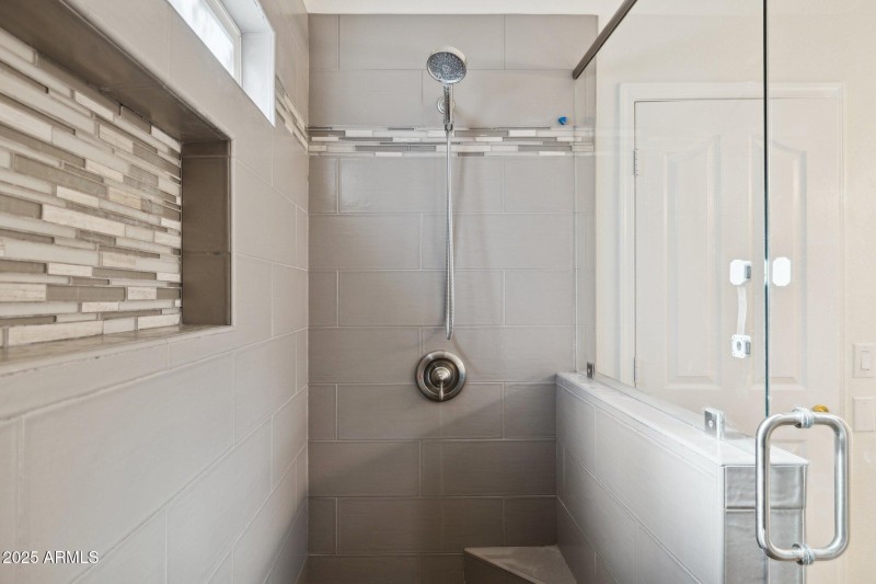 21-web-or-mls-28826-n-45th-st