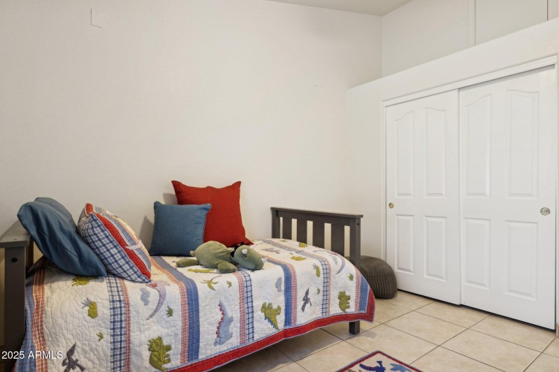 27-web-or-mls-28826-n-45th-st