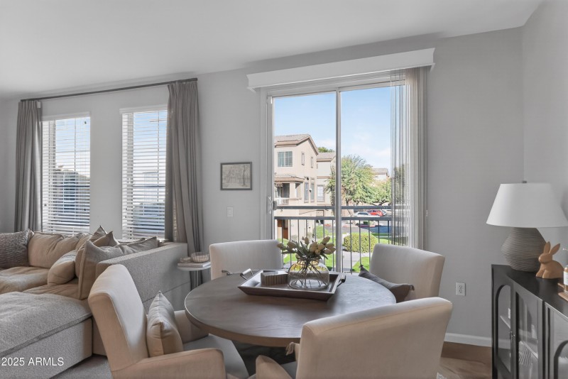 17_1920_E_Bell_Rd_Phoenix_AZ_85022-Dinin