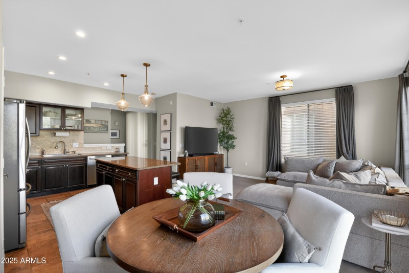 18_1920_E_Bell_Rd_Phoenix_AZ_85022-Dinin