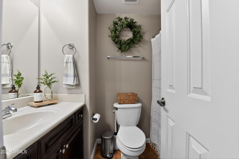 23_1920_E_Bell_Rd_Phoenix_AZ_85022-Bathr